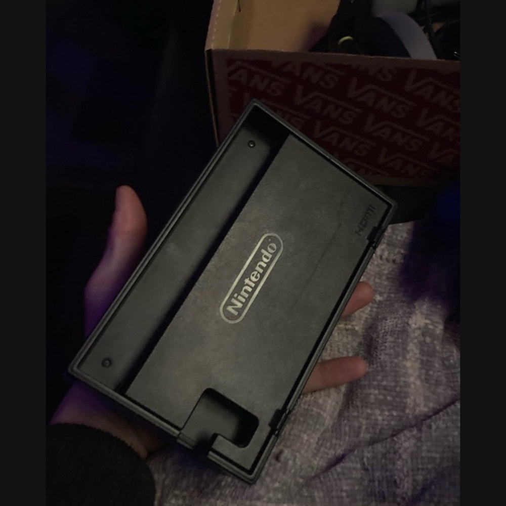 Nintendo switch V2 with all cords +storage+ mic if i treated